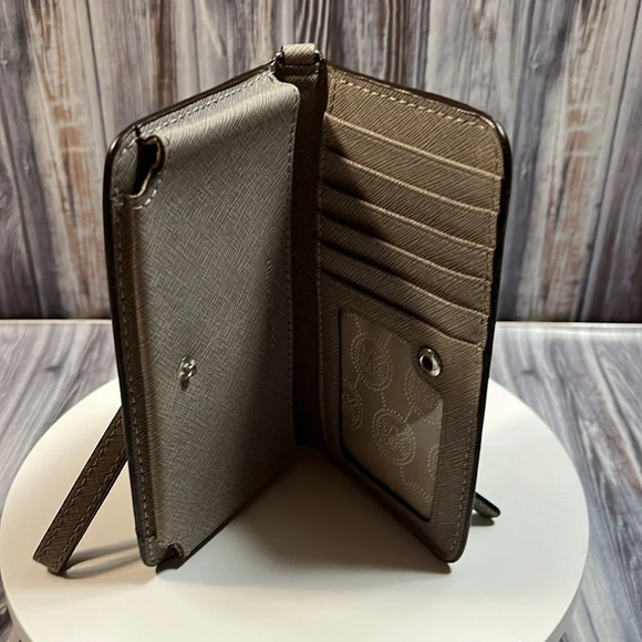 MICHAEL KORS BIFOLD SNAP WALLET/ WRISTLET in GUC - Picture 9 of 16